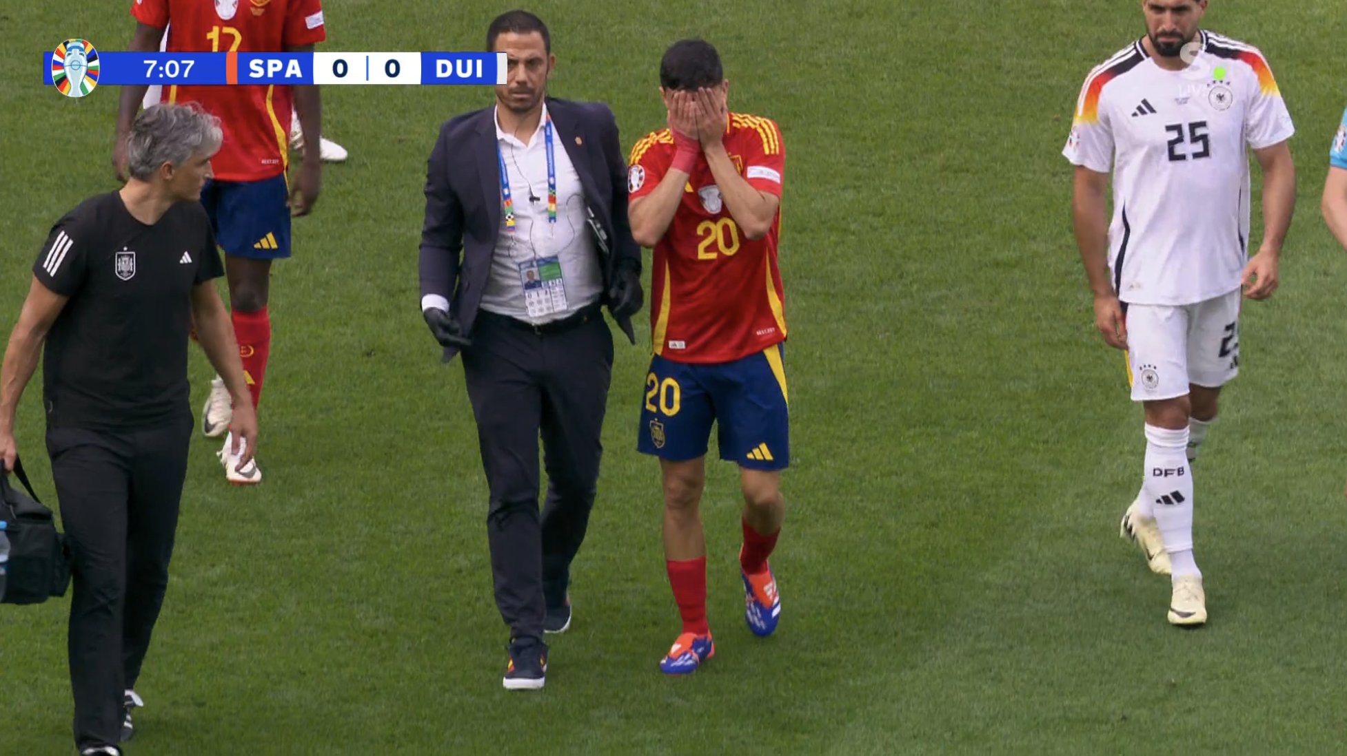 Pedri đóng vai trò quan trọng ở tuyến giữa của La Roja, nhưng anh phải rời sân quá sớm.