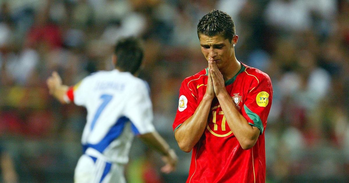 Cả đất nước từ chỗ không có chút hy vọng, bắt đầu đứng về phía Rehhagel sau 2 trận đấu đầu tiên ở vòng bảng. Hy Lạp giành được 4 điểm trước 2 thế lực hùng mạnh, Bồ Đào Nha và Tây Ban Nha.