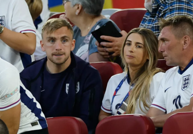 Jarrod Bowen có khoảnh khắc bình yên bên cạnh bạn gái Dani Dyer. Tờ The Sun tiết lộ, Dani và ngôi sao Bowen bắt đầu hẹn hò vào tháng 10 năm 2021.