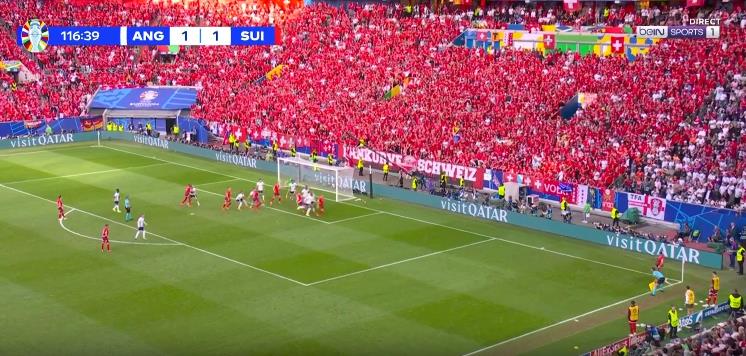 Shaqiri được giao trọng trách đá phạt góc ở phút 117.