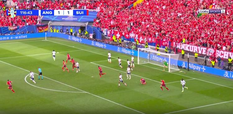 Sau khi Anh kiểm soát được tình huống đó, Pickford đã hướng ngay về phía Shaqiri.