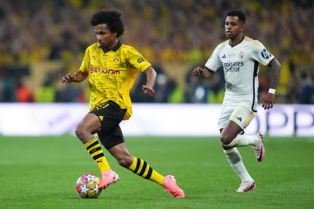 Karim Adeyemi lọt vào mắt xanh của Chelsea.