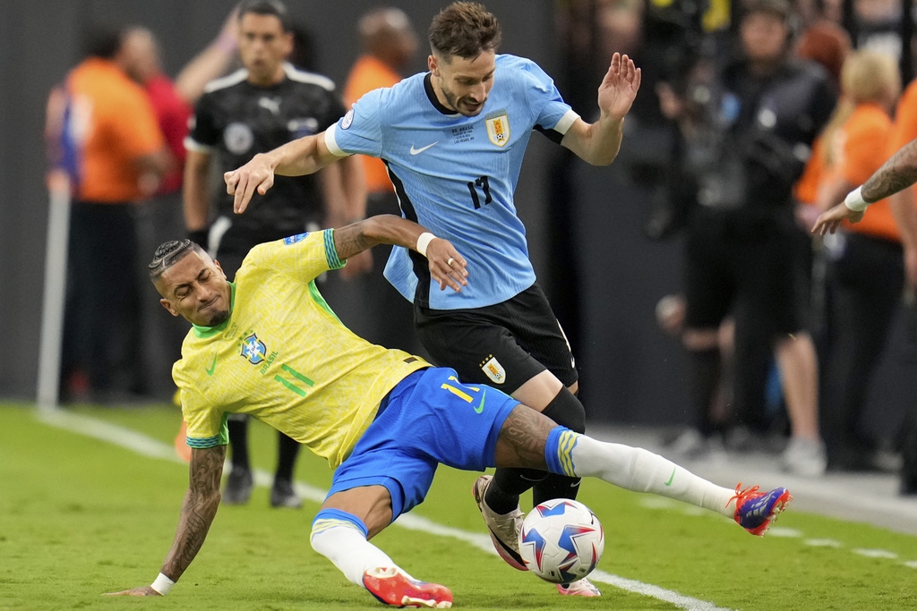Brazil trình diễn lối chơi thiếu thuyết phục tại Copa America.