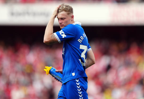 Lời đề nghị mới nhất của M.U dành cho Jarrad Branthwaite bị Everton thẳng thừng từ chối.