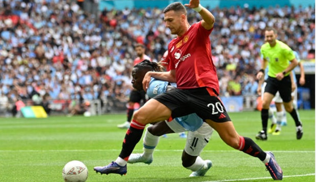 Man City chiếm quyền kiểm soát.