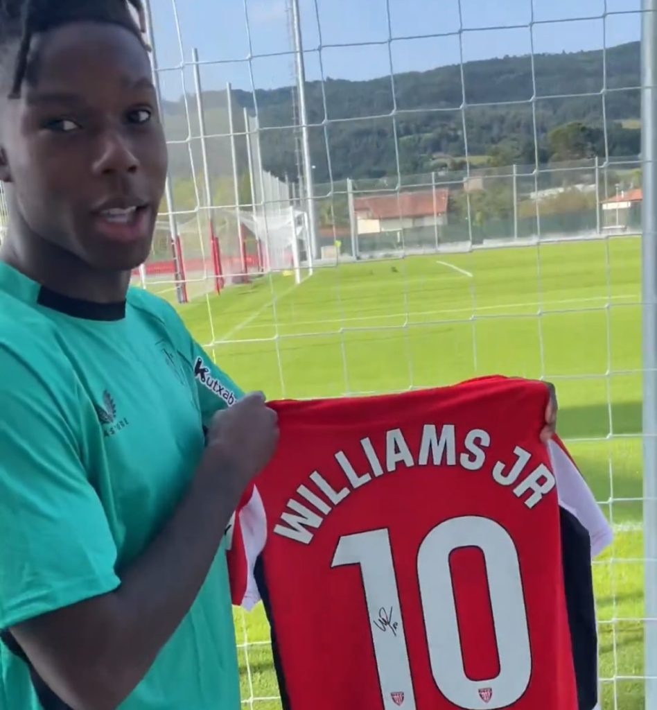 Williams nhận áo số 10 ở Bilbao.