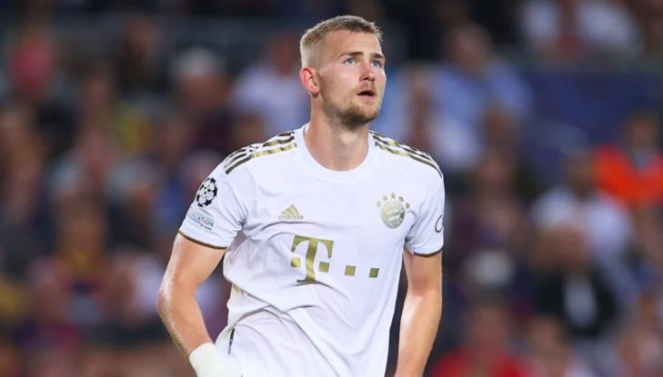 De Ligt không có phong độ tốt khi ở Hùm xám.