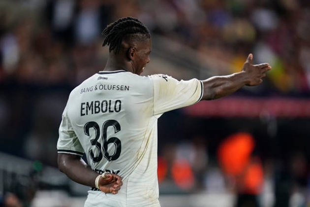 Phút 57, đón đường chọc khe của Takumi Minamino, Breel Embolo đã có tình huống thoát xuống thông minh loại bỏ sự truy cản đến từ hậu vệ Gerard Martin trước khi thực hiện pha bấm bóng tinh tế ở cự ly gần, nâng tỷ số lên 2-0 cho AS Monaco. Marc-Andre ter Stegen không thể làm gì ngoài vào lưới nhặt bóng.