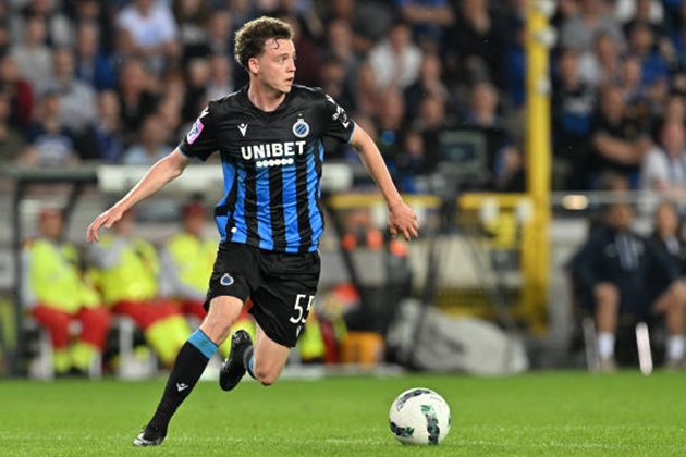 Arsenal để mắt đến Maxim de Cuyper.