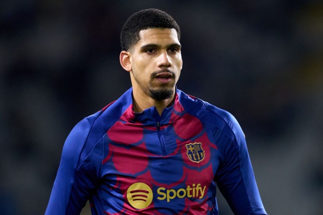 Vắng Araujo là thiệt hại lớn của Barca.