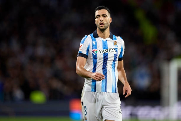 Real Sociedad muốn 40 triệu euro mới chịu bán Mikel Merino.