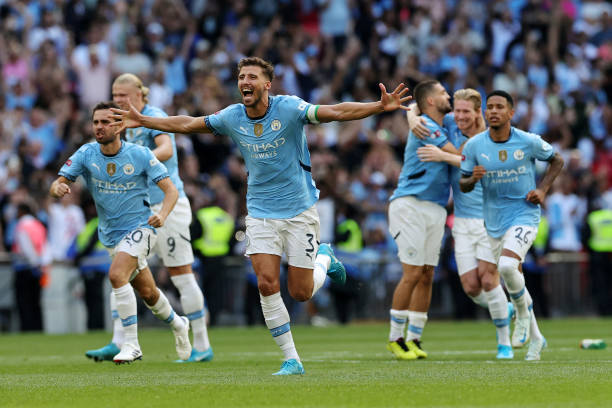 Kể từ thất bại trong trận chung kết Champions League 2021, Man City vẫn chưa bị Chelsea đánh bại thêm lần nào sau 9 lần chạm trán trên mọi đấu trường (thắng 7, hòa 2). Đây là chuỗi trận bất bại trước The Blues dài nhất trong lịch sử đội chủ sân Etihad.