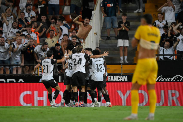 Phút thứ 44, họ thậm chí còn vượt lên dẫn trước sau pha đánh đầu chuẩn xác của tiền đạo Hugo Duro.