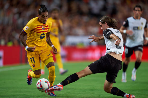 Bước sang hiệp hai, Barca sớm được hưởng lợi thế khi Raphinha bị phạm lỗi trong vòng cấm và mang về một quả penalty ở phút 47.