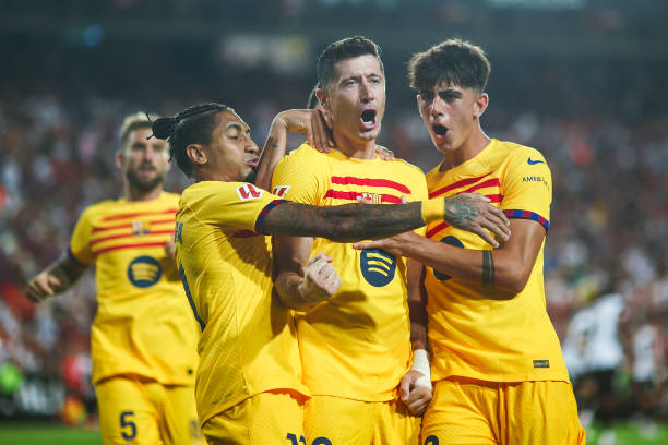 Và cũng chỉ 2 phút sau, trận đấu đã quay trở lại vạch xuất phát sau nỗ lực dứt điểm cận thành của Robert Lewandowski.