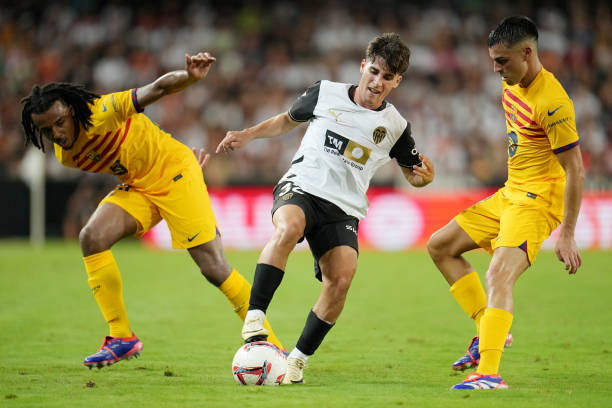 Bước vào trận đấu mở màn La Liga mùa giải 2024/25, Barcelona có cho mình một đối thủ rất khó nhằn là Valencia.