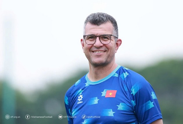 HLV Cristiano Roland mang niềm tin mới cho bóng đá trẻ Việt Nam.