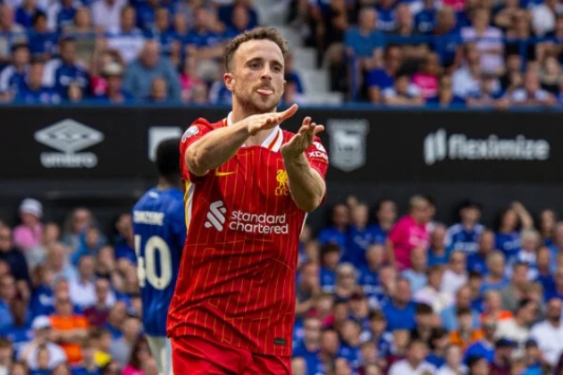 Jota ăn mừng bàn thắng vào lưới Ipswich.
