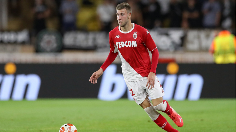 Pavlovic từng chỉ là trung vệ thứ 5 tại Monaco.