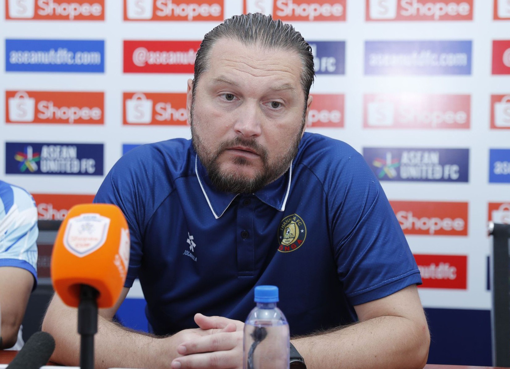 HLV Velizar Popov. Ảnh: S.B - VietNamNet.