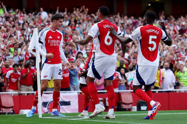 Arsenal có khởi đầu thuận lợi.