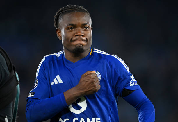 Bởi Abdul Fatawu, tài năng 20 tuổi vừa có cho mình màn debut tại Premier League, cũng đã thi đấu cực kỳ xuất sắc.