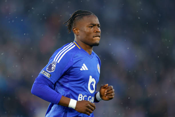 Dù thi đấu ở vị trí tiền đạo cánh, Fatawu còn có những đóng góp tích cực ở mặt trận phòng ngự như 5 tình huống giải vây và 6/6 pha tắc bóng thành công.