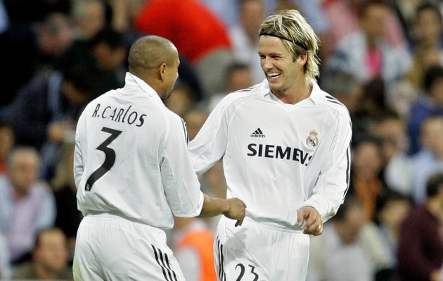 Beckham bên cạnh Roberto Carlos khi còn chơi cho Real.