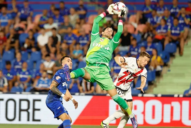 Cardenas bắt gọn một tình huống bóng của Getafe.