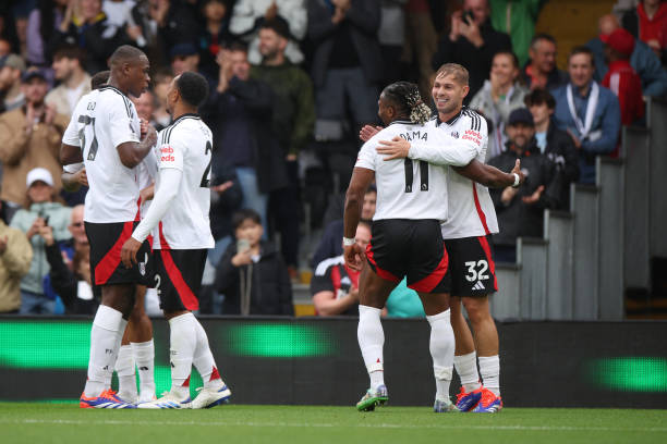 Và ngay ở trận đấu đầu tiên của mình trên sân Craven Cottage, tiền vệ người Anh đã tỏa sáng với bàn thắng giúp Fulham vượt lên dẫn trước.