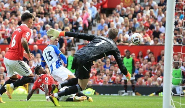 Ngay trận đầu tiên tại Premier League, Erik ten Hag nhận thất bại 1-2 trước Brighton trên sân nhà Old Trafford.