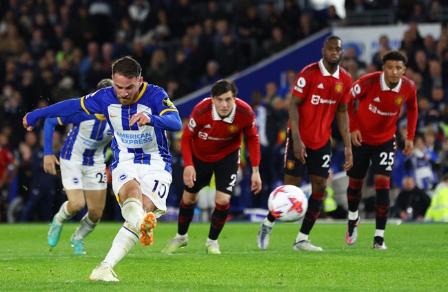 Ở trận lượt về Premier League 2022/23, Brighton lại thắng Man Utd với quả penalty vào phút bù giờ của Alexis Mac Allister.