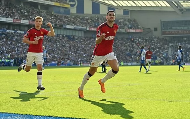 Ở trận lượt về, tức vòng 38 Prermier League 2023/24, Man Utd đã thắng. Diogo Dalot và Rasmus Hojlund giúp Quỷ đỏ thắng 2-0, nhưng đây là 3 điểm vô nghĩa trong bối cảnh đoàn quân HL Robert De Zerbi hết động lực.