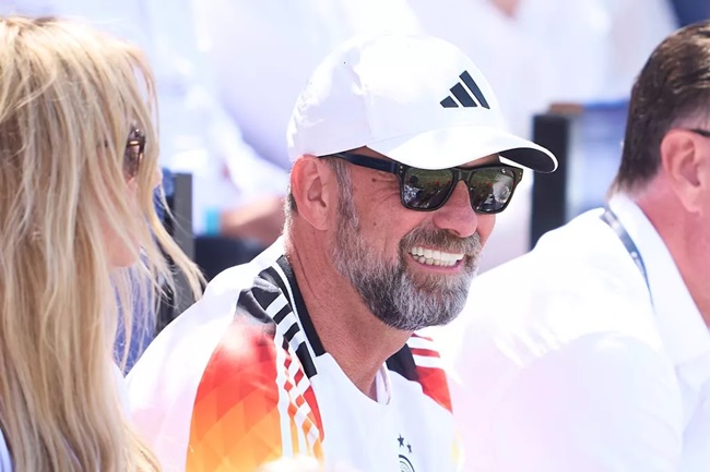Klopp ấn tượng với Slot.