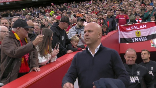 Slot có màn ra mắt trước CĐV trên sân Anfield tại Premier League.