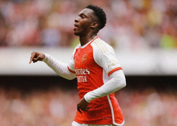 Nketiah trong màu áo Arsenal.