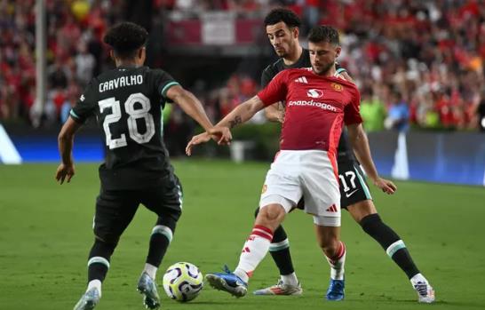 Không ít cơ hội bị Man United bỏ lỡ.