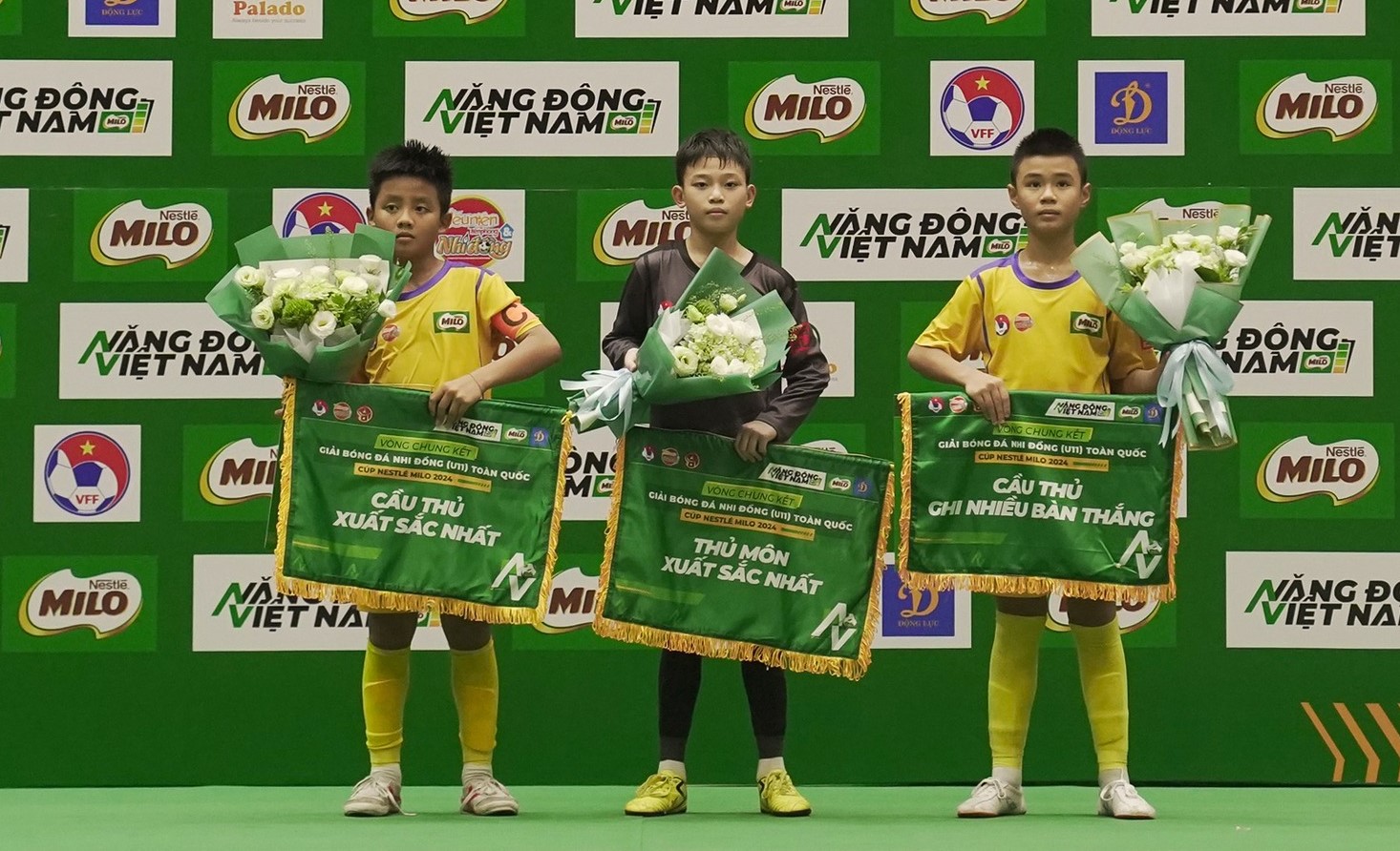 U11 SLNA ẵm trọn bộ giải thưởng cá nhân tại Giải bóng đá Nhi đồng (U11) toàn quốc 2024. Ảnh: SLNA FC.