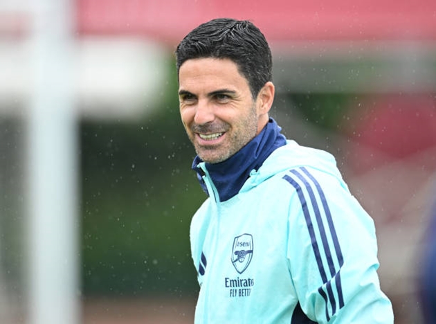 Mikel Arteta thuê đội móc túi chuyên nghiệp lấy đồ của các học trò.