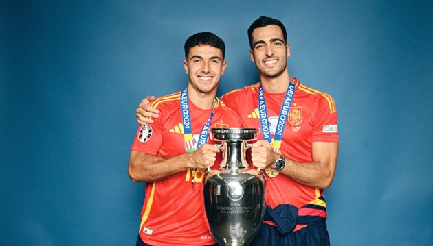 Martin Zubimendi và Mikel Merino là đồng đội tại câu lạc bộ cũng như đội tuyển quốc gia.