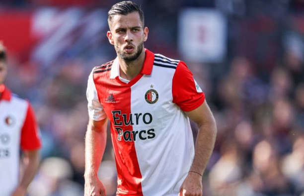 Để hoàn thành bộ ba phòng ngự của mình, Atletico cũng đang trong cuộc đua giành chữ ký hậu vệ David Hancko bên phía Feyenoord Rotterdam.