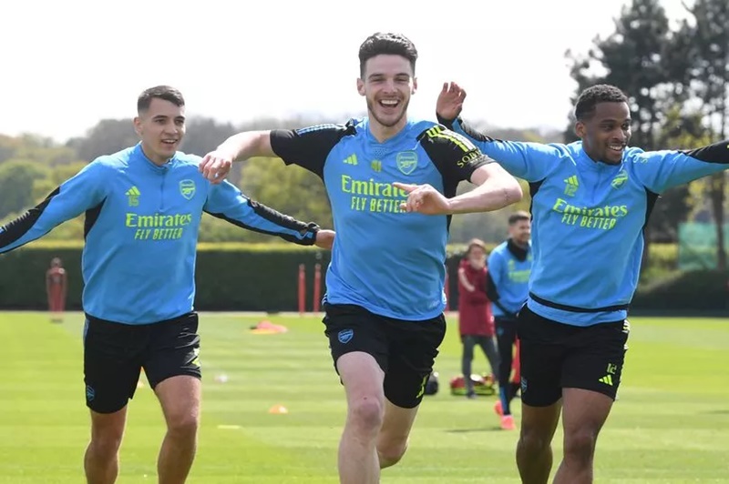 Kiwior và Timber sẽ cạnh tranh cho một suất tại Arsenal mùa giải này