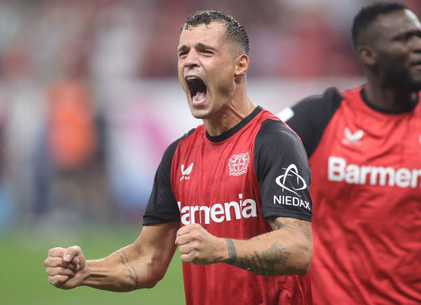 Granit Xhaka - 7.1: Gây ấn tượng mạnh bởi khả năng chuyền bóng, nhưng Xhaka lại không thực sự làm tròn nhiệm vụ của một tiền vệ phòng ngự.