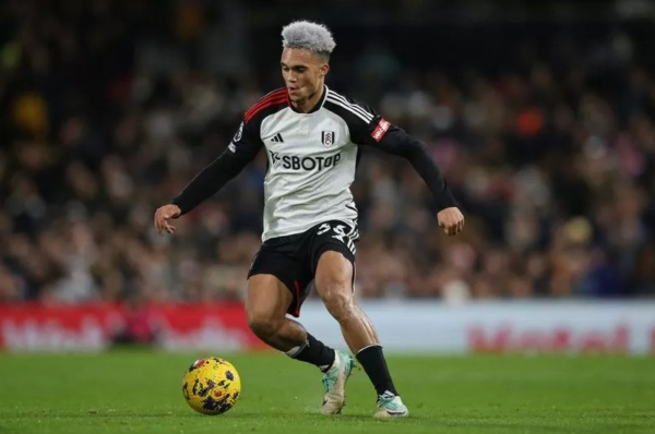 Robinson trong màu áo Fulham.