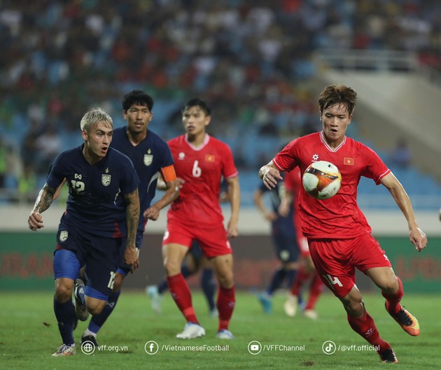 Lối chơi tấn công của ĐT Việt Nam khá bế tắc. Ảnh: VFF.