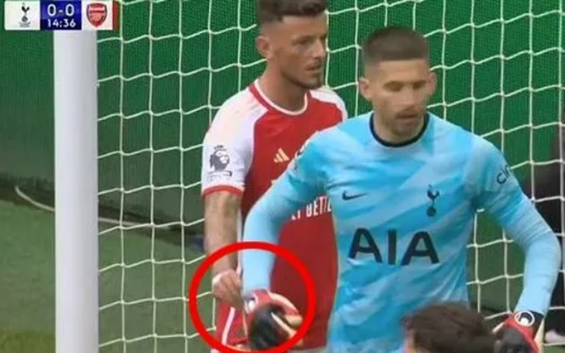 Tình huống tiểu xảo của White với Vicario.