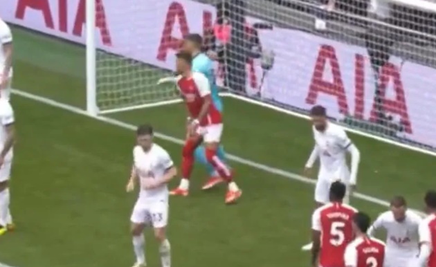 White ‘khóa chặt’ Vicario ở bàn thắng của Havertz.