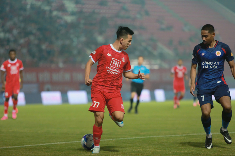 CAHN đánh rơi chiến thắng trước Hải Phòng.