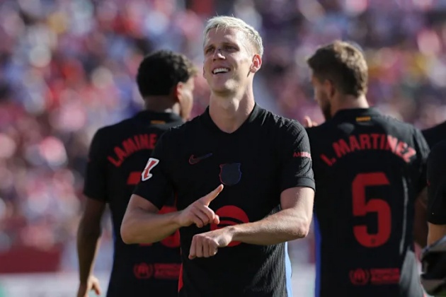 Olmo ăn mừng sau khi ghi bàn vào lưới Girona.