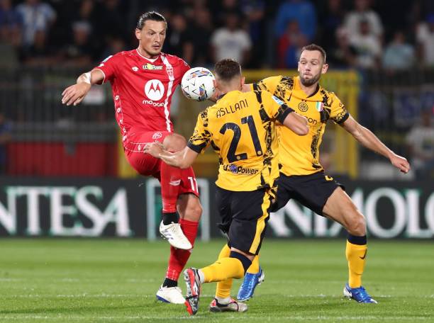 Cuối tuần qua, Serie A đã chính thức trở lại, và ĐKVĐ Inter Milan có cho mình chuyến làm khách trên sân của Monza.